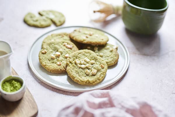 Matcha Kekse mit weißer Schokolade