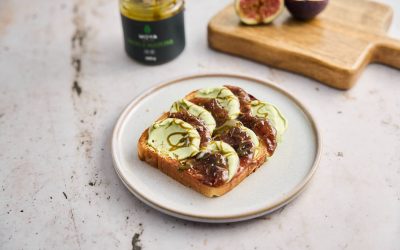 Matcha-Creme-Toast mit Honig