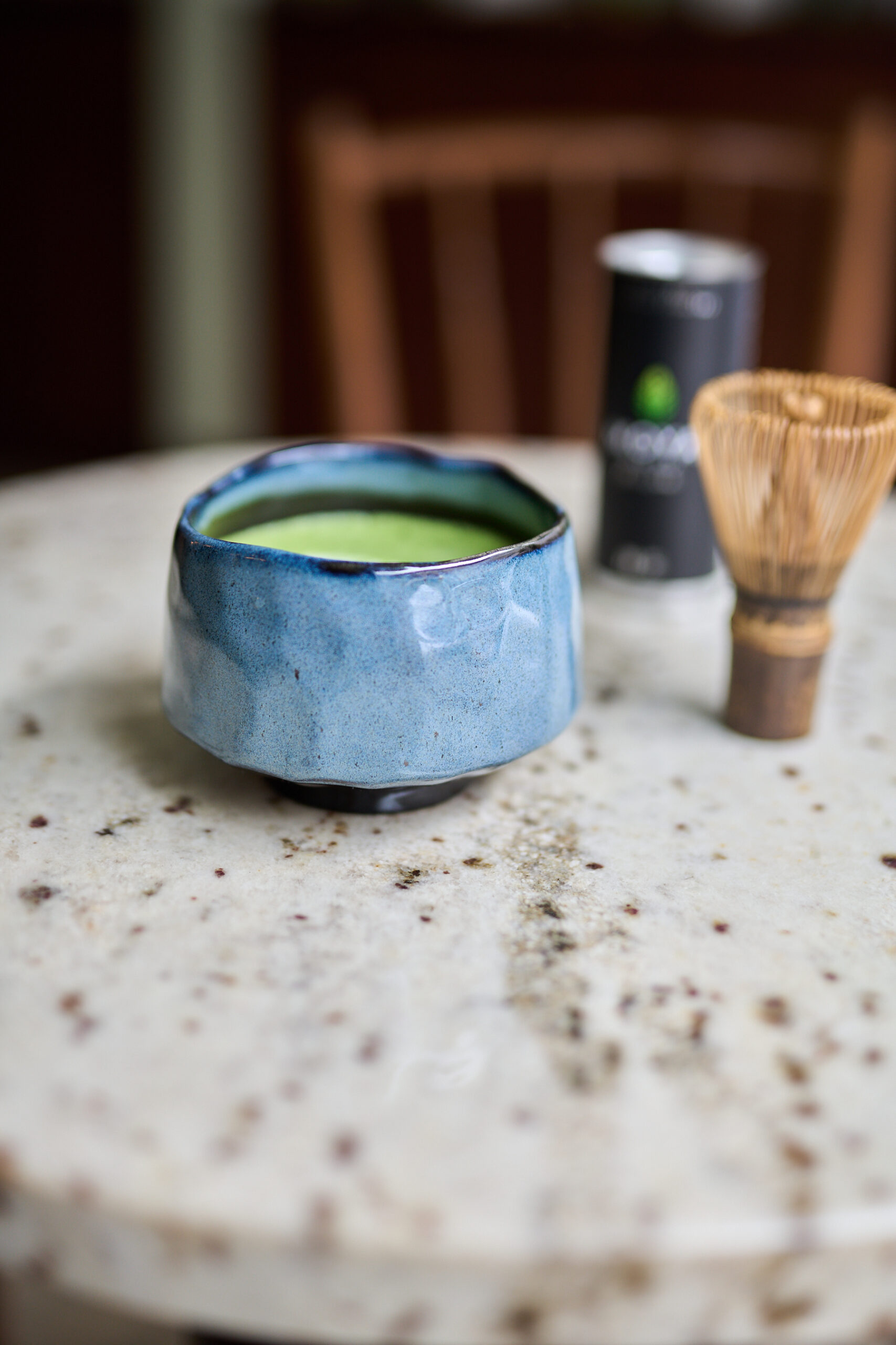 Matcha-Teeschale Matchwan Tsuki on the table