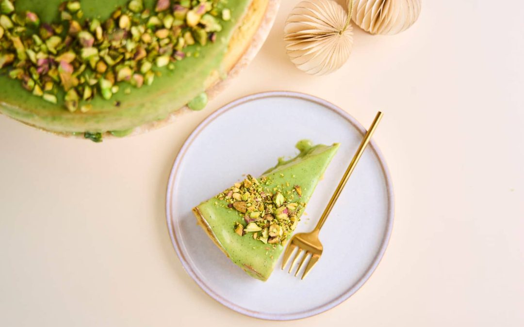 Weihnachtlicher Käsekuchen mit Matcha